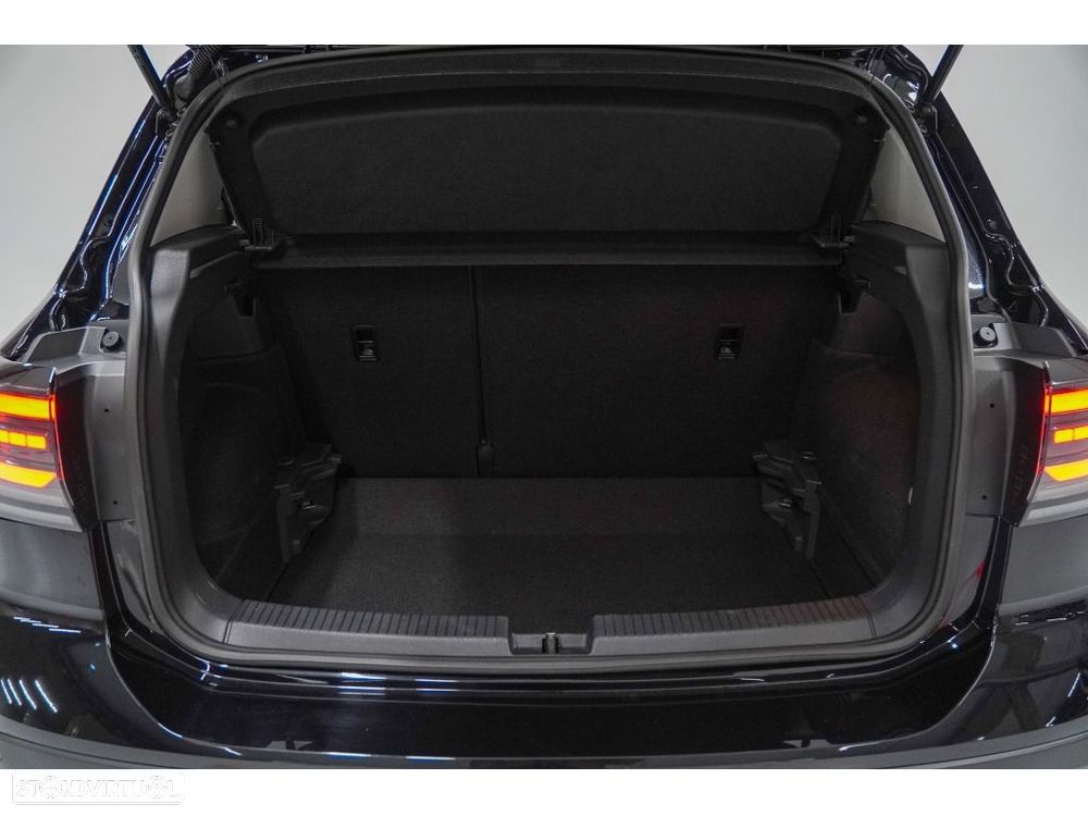 VW T-Cross 1.0 TSI Urban DSG - 12