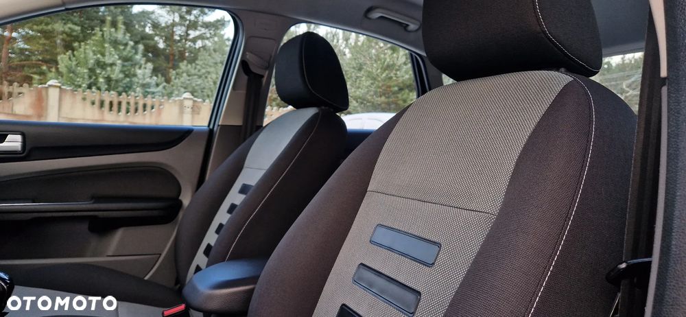 Ford Focus 1.6 16V Style - 12