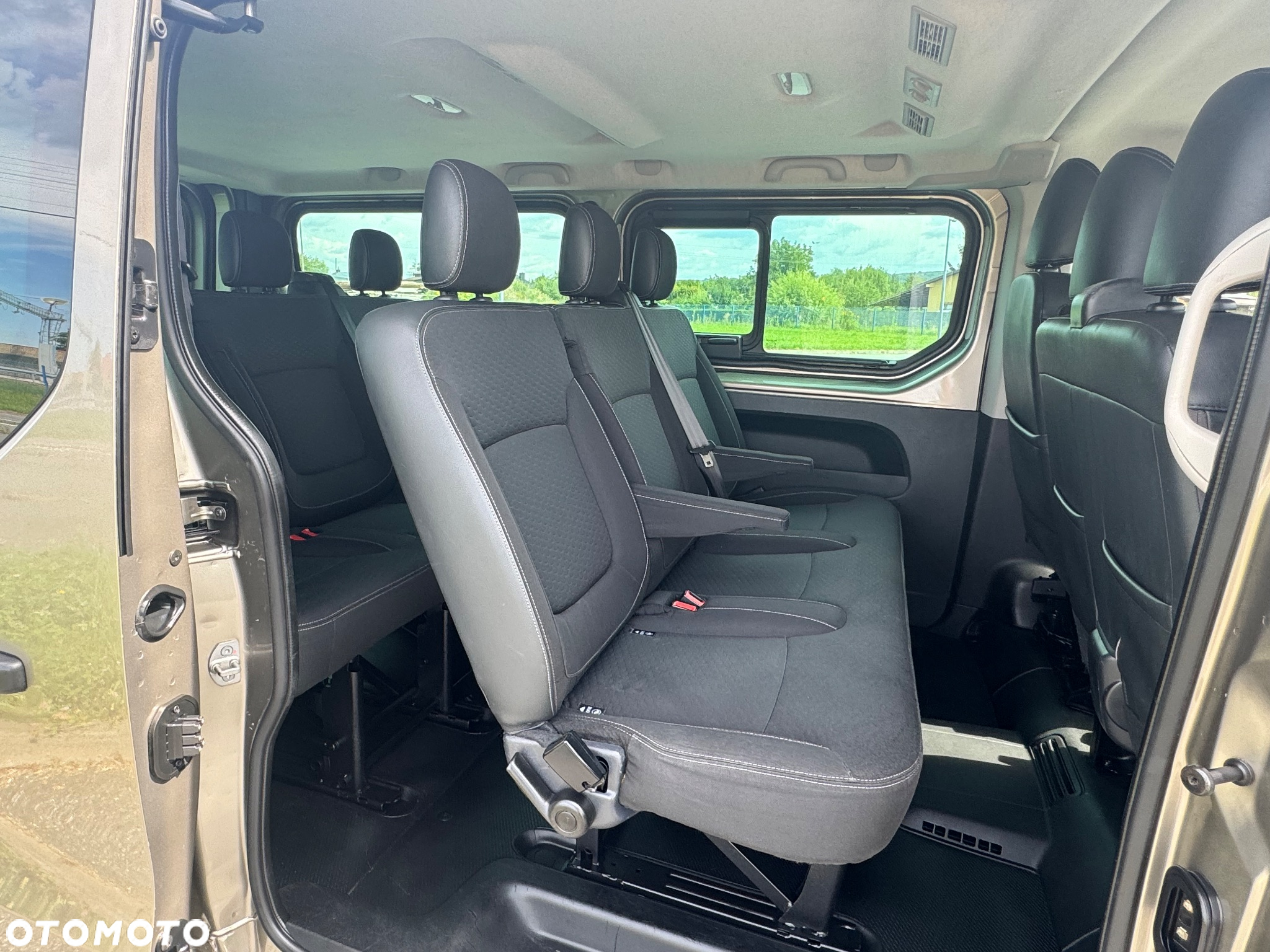 Opel Vivaro - 8