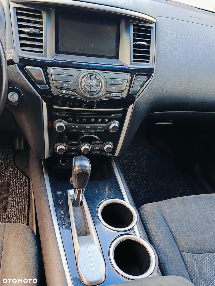 Nissan Pathfinder - 27