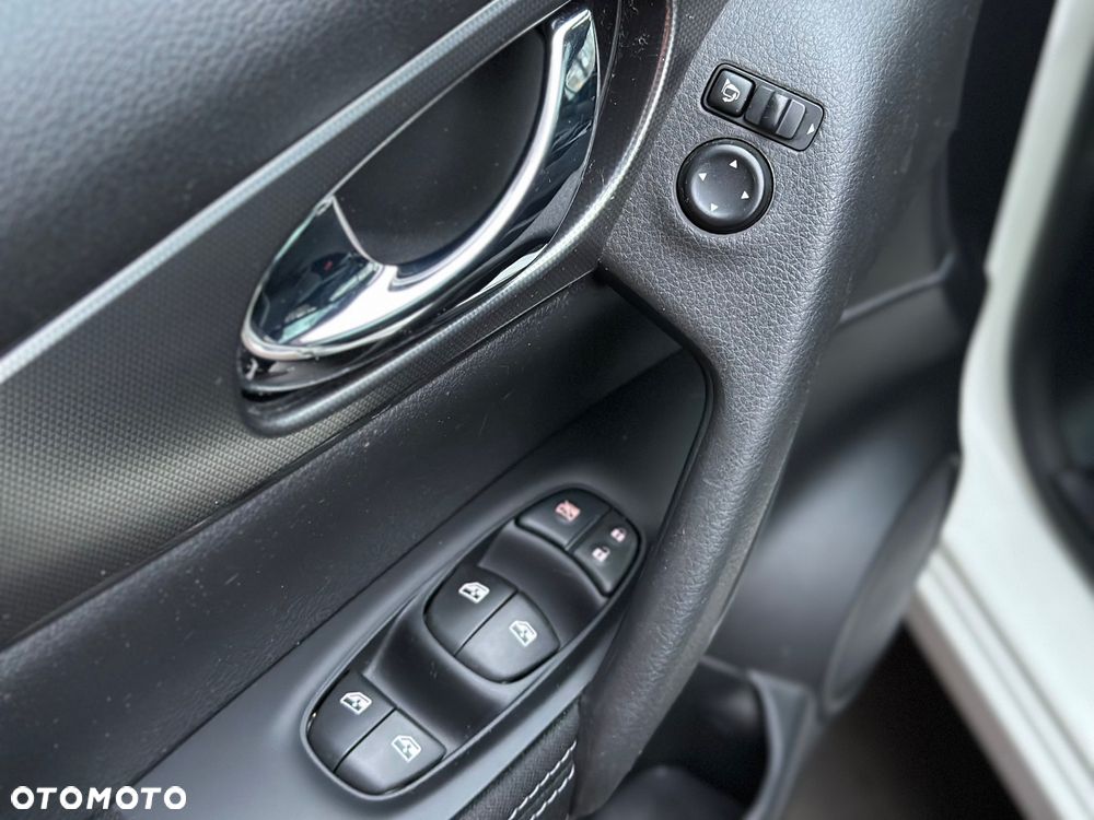 Nissan Qashqai 1.2 DIG-T N-Connecta EU6 - 17