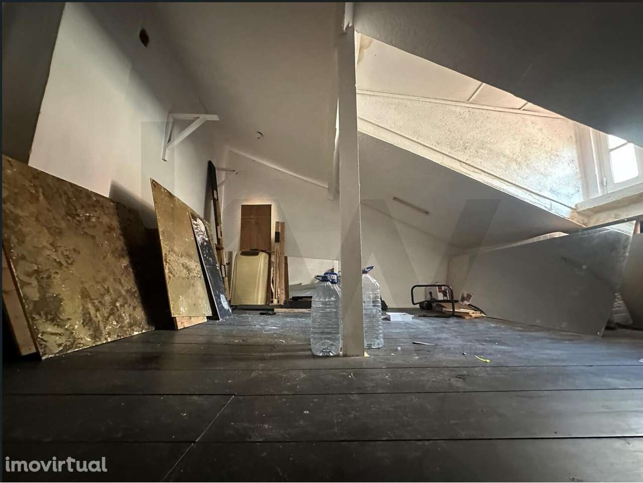 Oportunidade | T2 duplex para obras em prédio com áreas comuns reabili - Grande imagem: 5/15