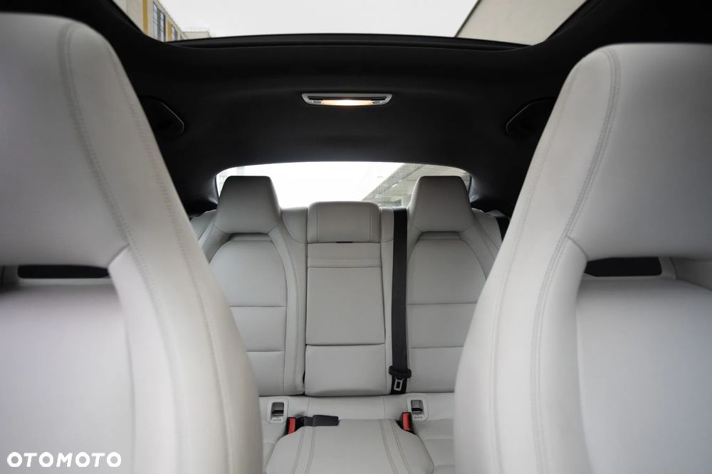 Mercedes-Benz CLA 250 7G-DCT AMG Line - 13