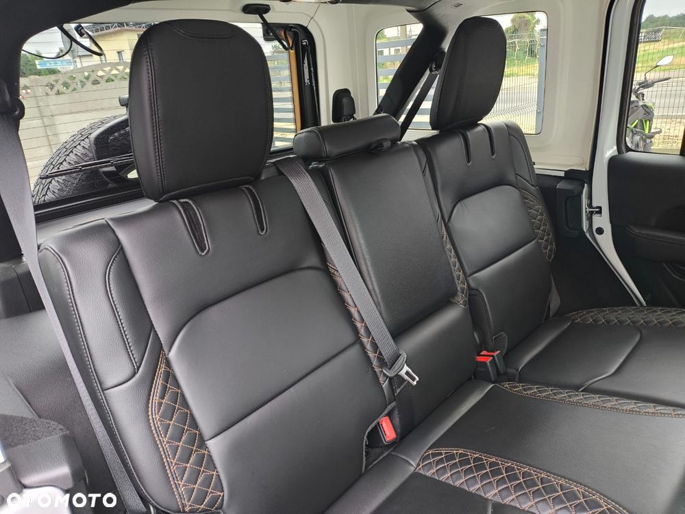 Jeep Wrangler - 28
