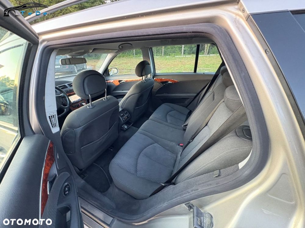 Mercedes-Benz Klasa E 500 4-Matic T Elegance - 38