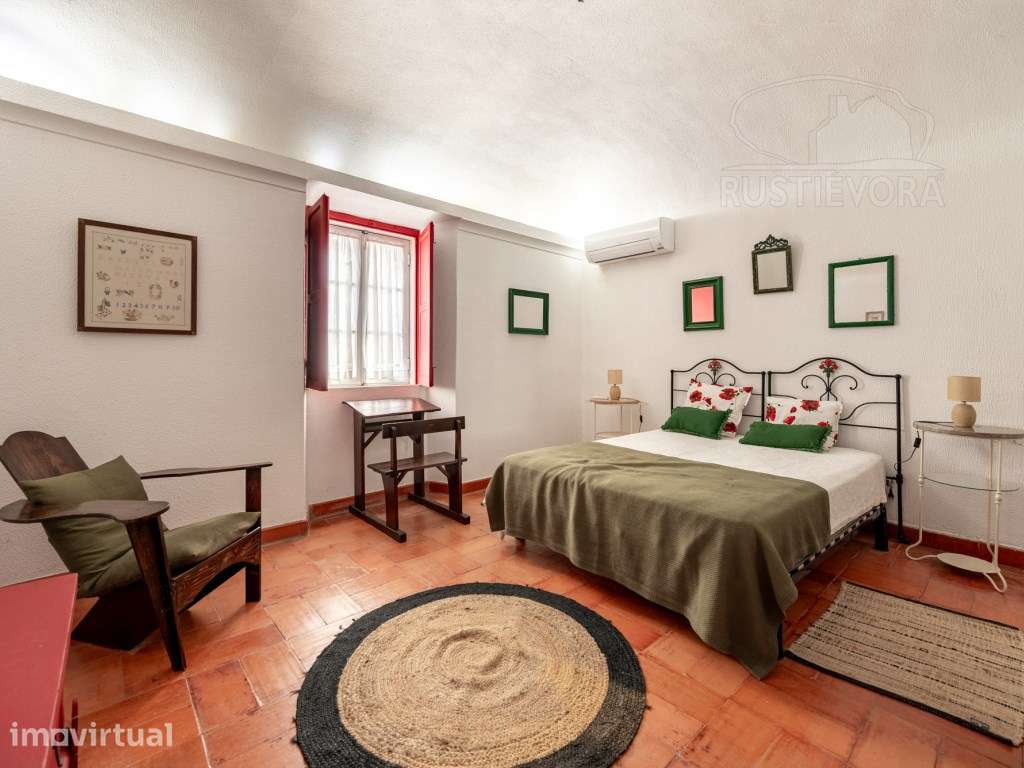 Moradia de rés-do-chão composta por 3 assoalhadas, mobilada e equip... - Grande imagem: 2/14