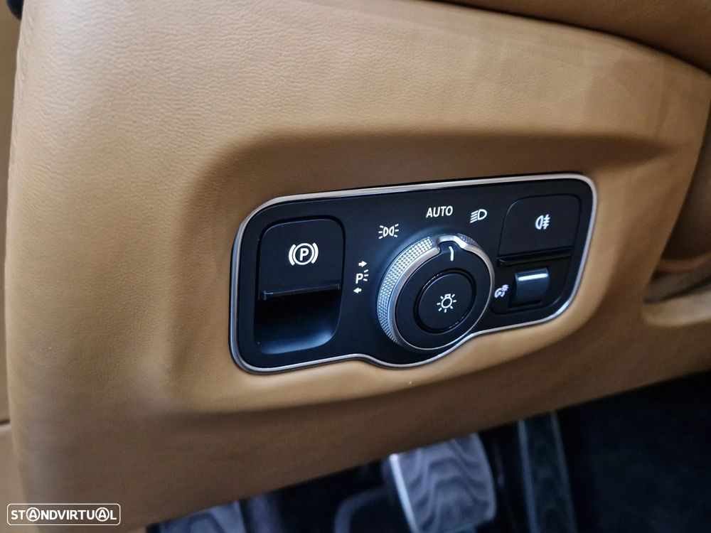 Aston Martin DB11 Volante V8 - 30