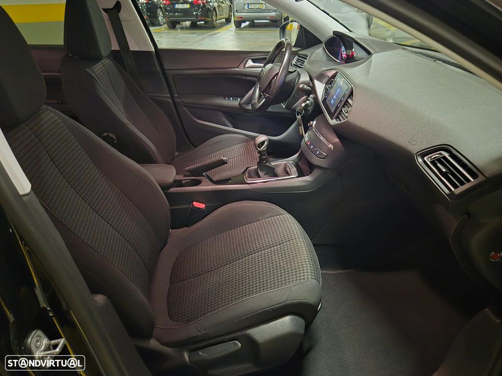 Peugeot 308 1.6 BlueHDi Style J17 - 42