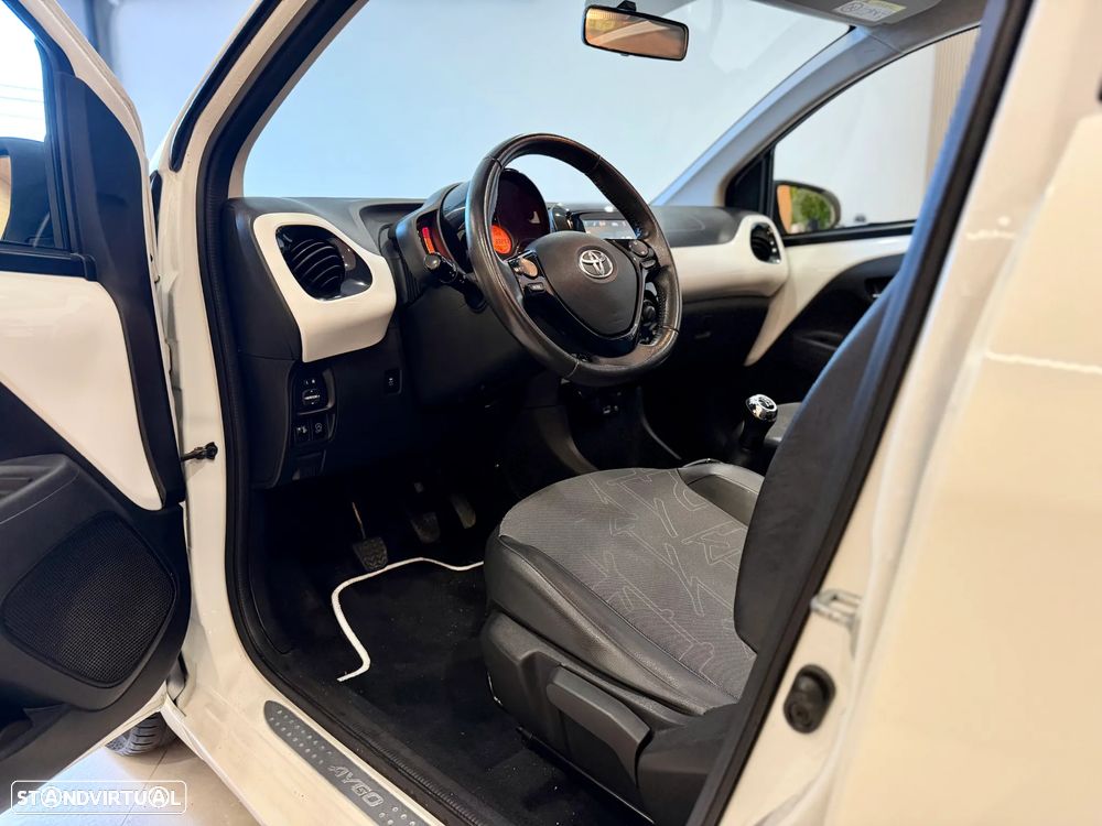 Toyota Aygo x-wave - 4