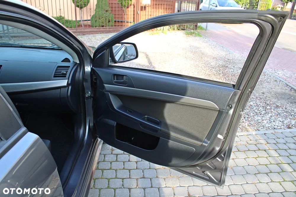 Mitsubishi Lancer 1.8 Intense - 17