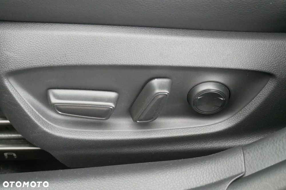 Toyota Camry 2.5 Hybrid Comfort CVT - 25