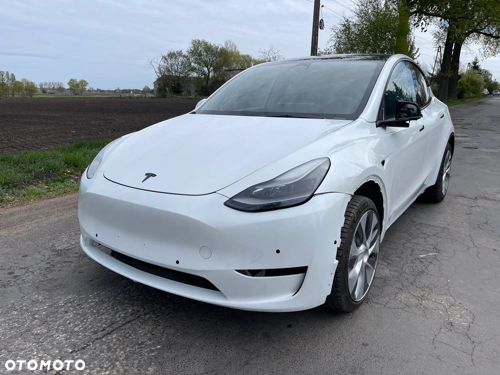 Tesla Model Y Long Range Dual Motor AWD - 32