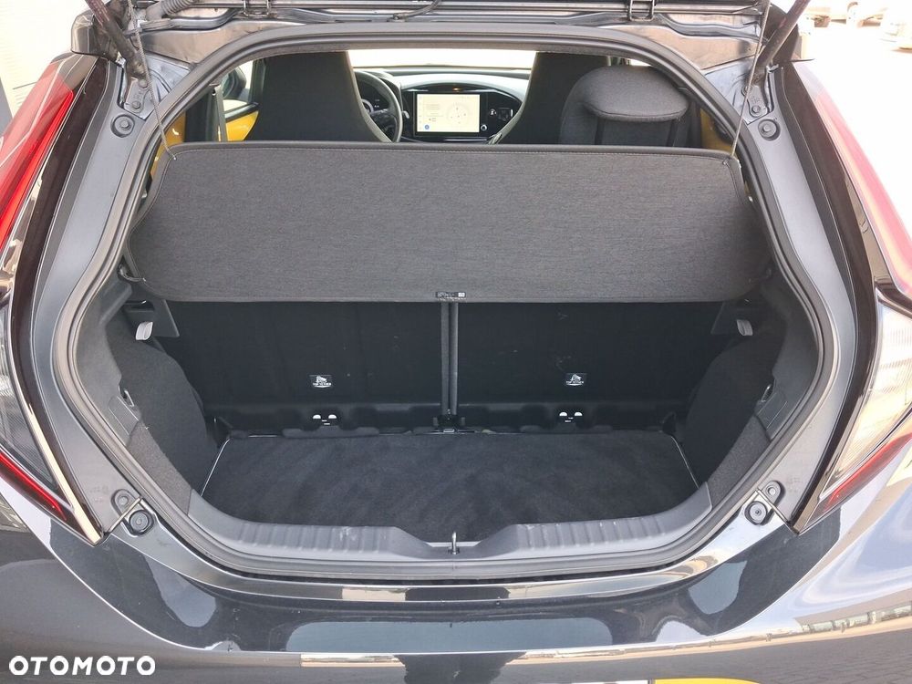 Toyota Aygo X Hybrid 1.5 Style e-CVT - 16