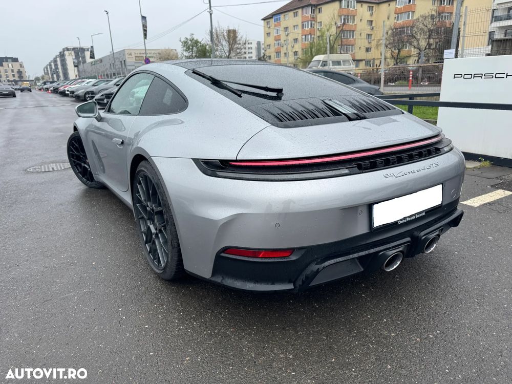 Porsche 911 4 GTS PDK - 8