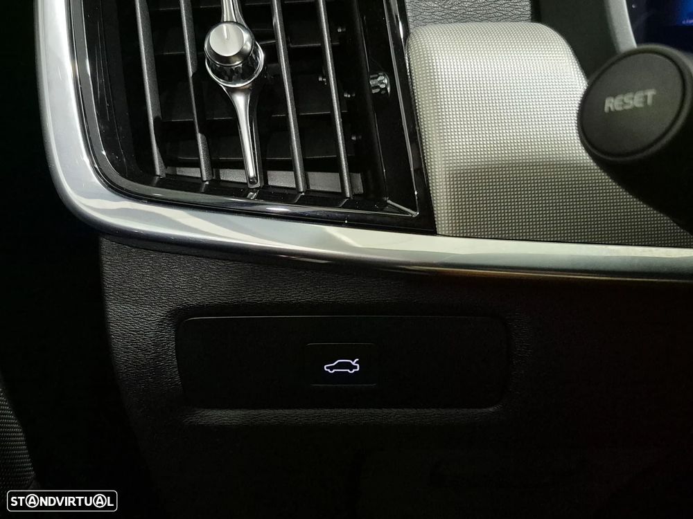 Volvo V90 Cross Country 2.0 B5 Plus AWD - 21