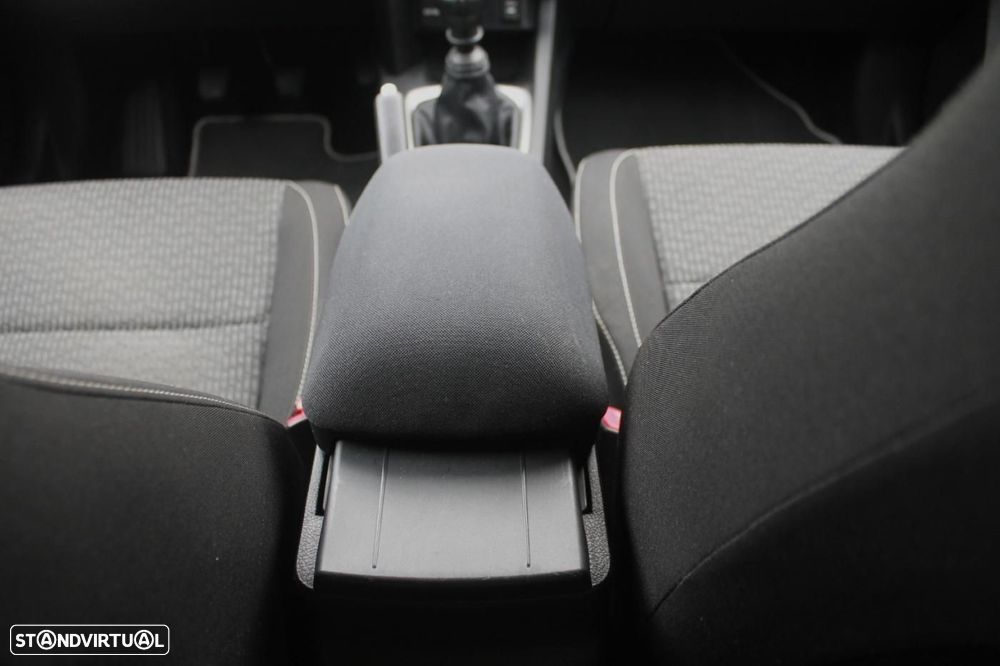 Toyota Auris 1.4 D-4D Exclusive - 29