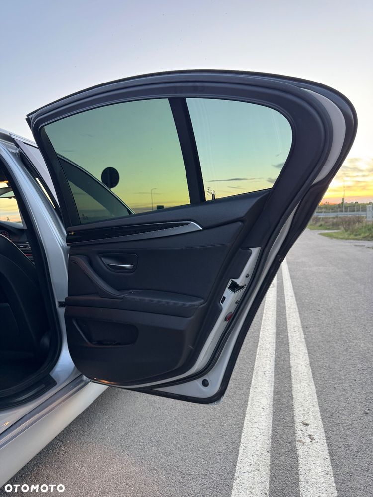 BMW Seria 5 523i Touring - 17