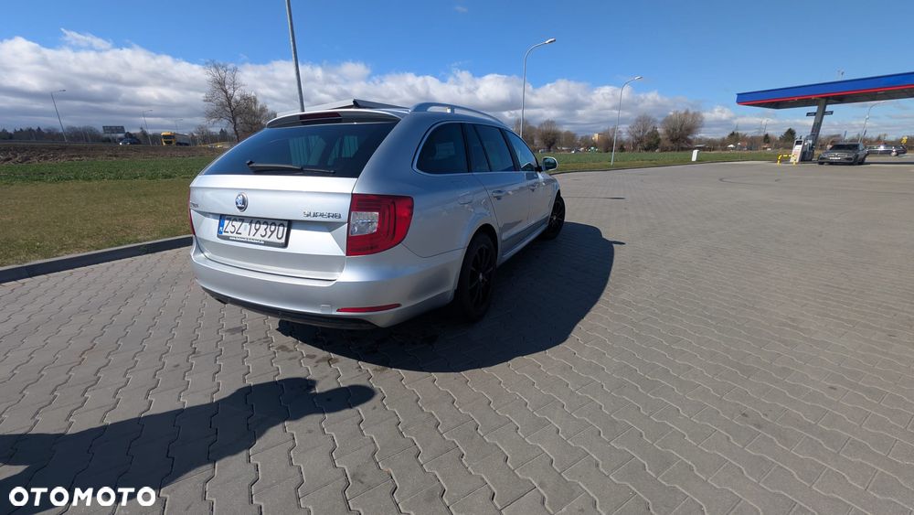 Skoda Superb 2.0 TDI Family DSG - 9