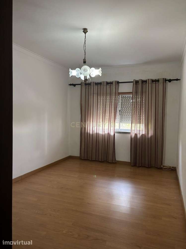 Apartamento T3 com elevador e varanda no Laranjeiro – Almada - Grande imagem: 4/12