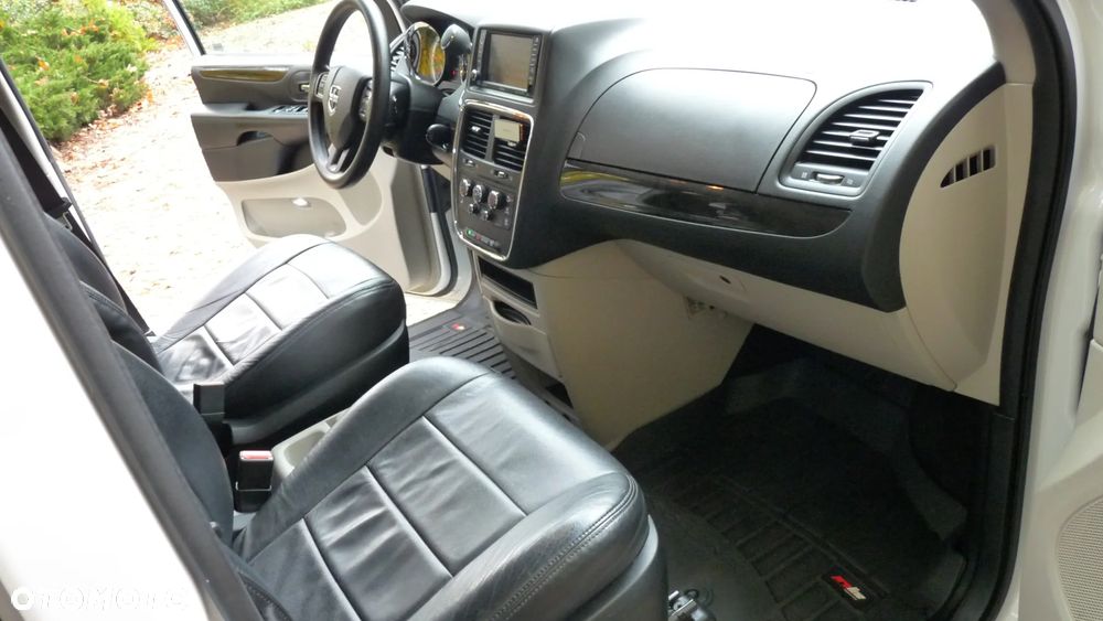 Dodge Grand Caravan - 14