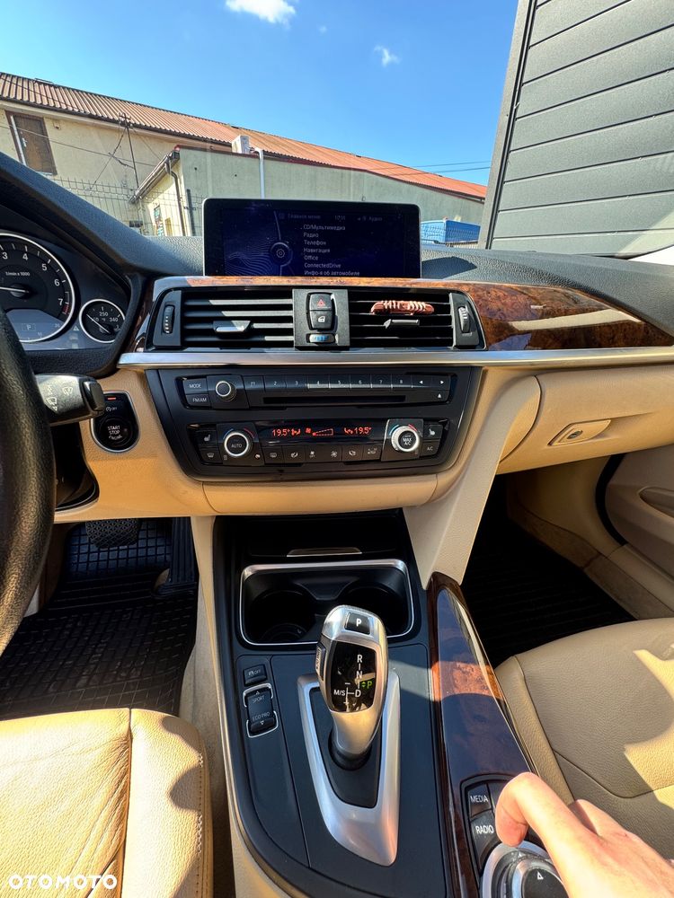 BMW Seria 3 328i xDrive - 8