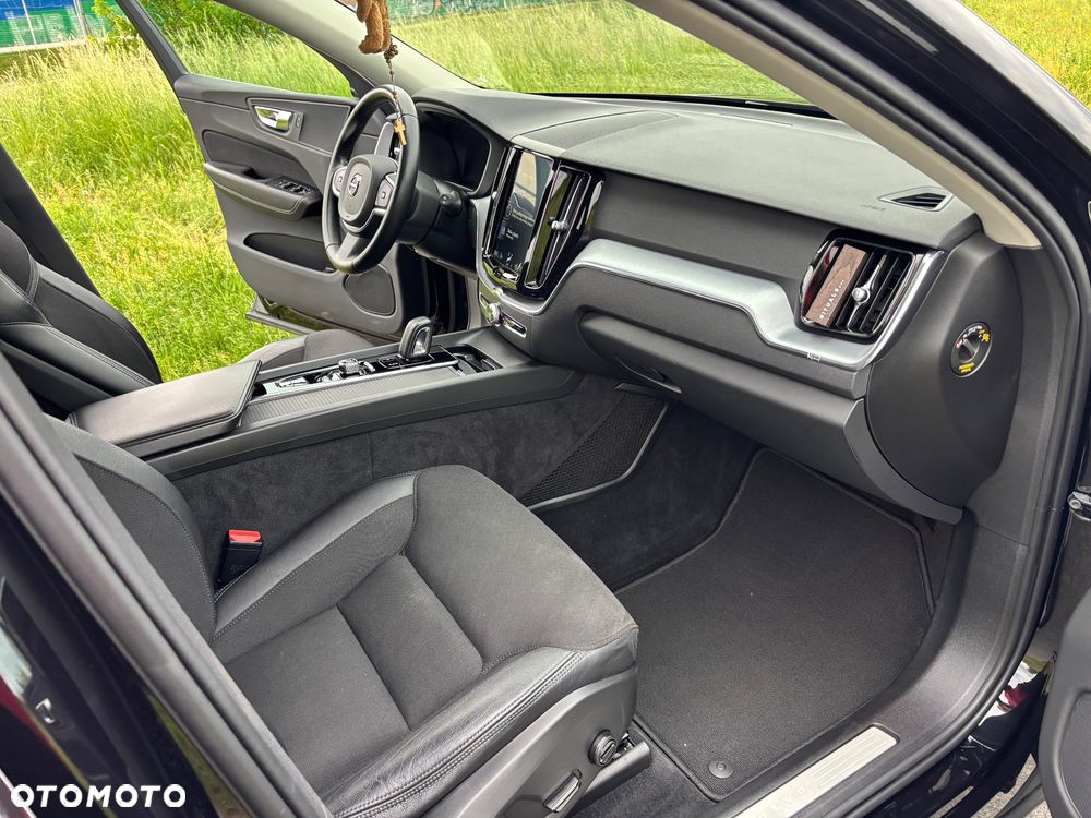 Volvo XC 60 B4 D AWD Momentum Pro - 14
