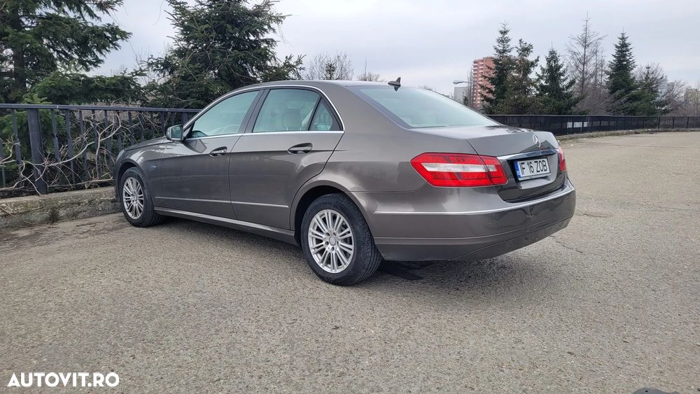 Mercedes-Benz E 220 CDI DPF BlueEFFICIENCY Automatik Elegance - 4