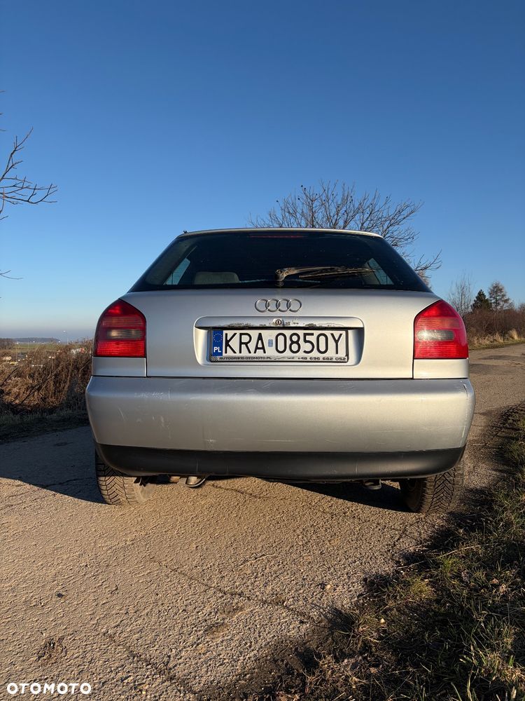 Audi A3 3-drzwiowe 1.6 Attraction - 3