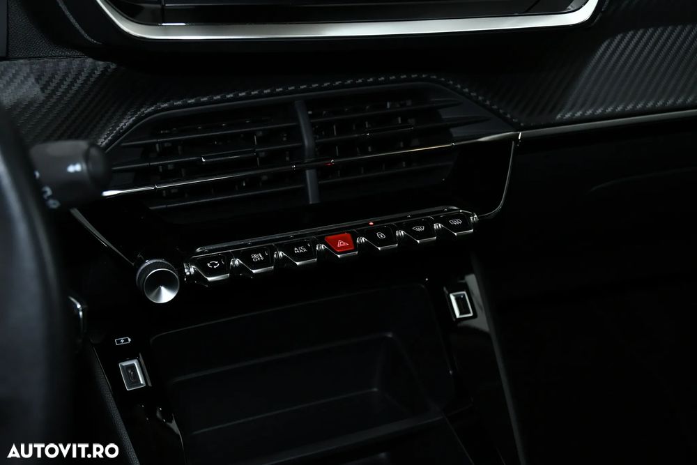 Peugeot 2008 1.2 L PureTech STT EAT8 Allure - 22