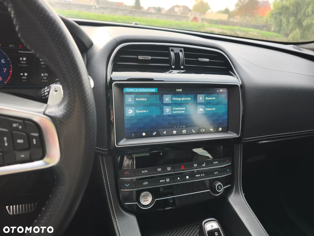 Jaguar F-Pace AWD SVR - 14