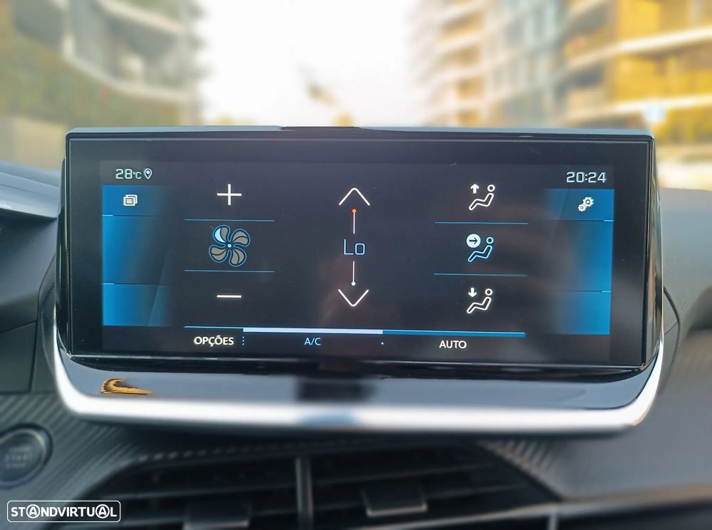 Peugeot 2008 1.2 PureTech Allure Pack EAT8 - 23