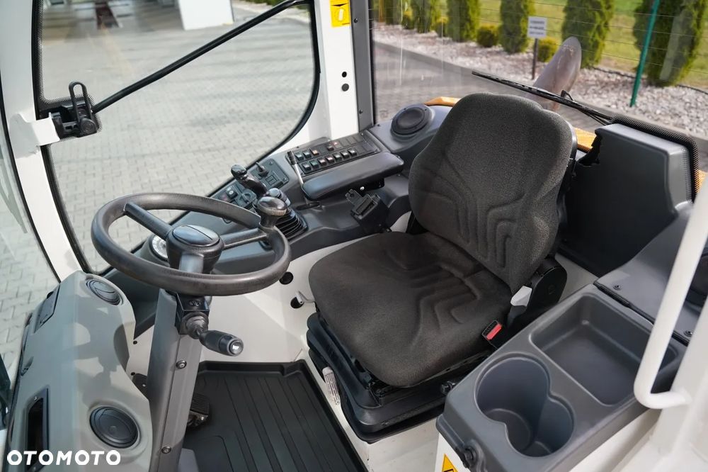 Liebherr L 506c / ŁADOWARKA KOŁOWA / 2021 ROK / - 23