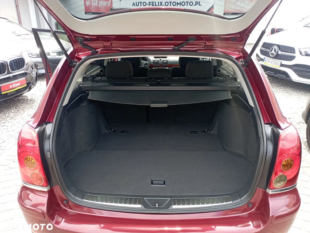 Toyota Avensis 2.0 VVT-i Sol - 22
