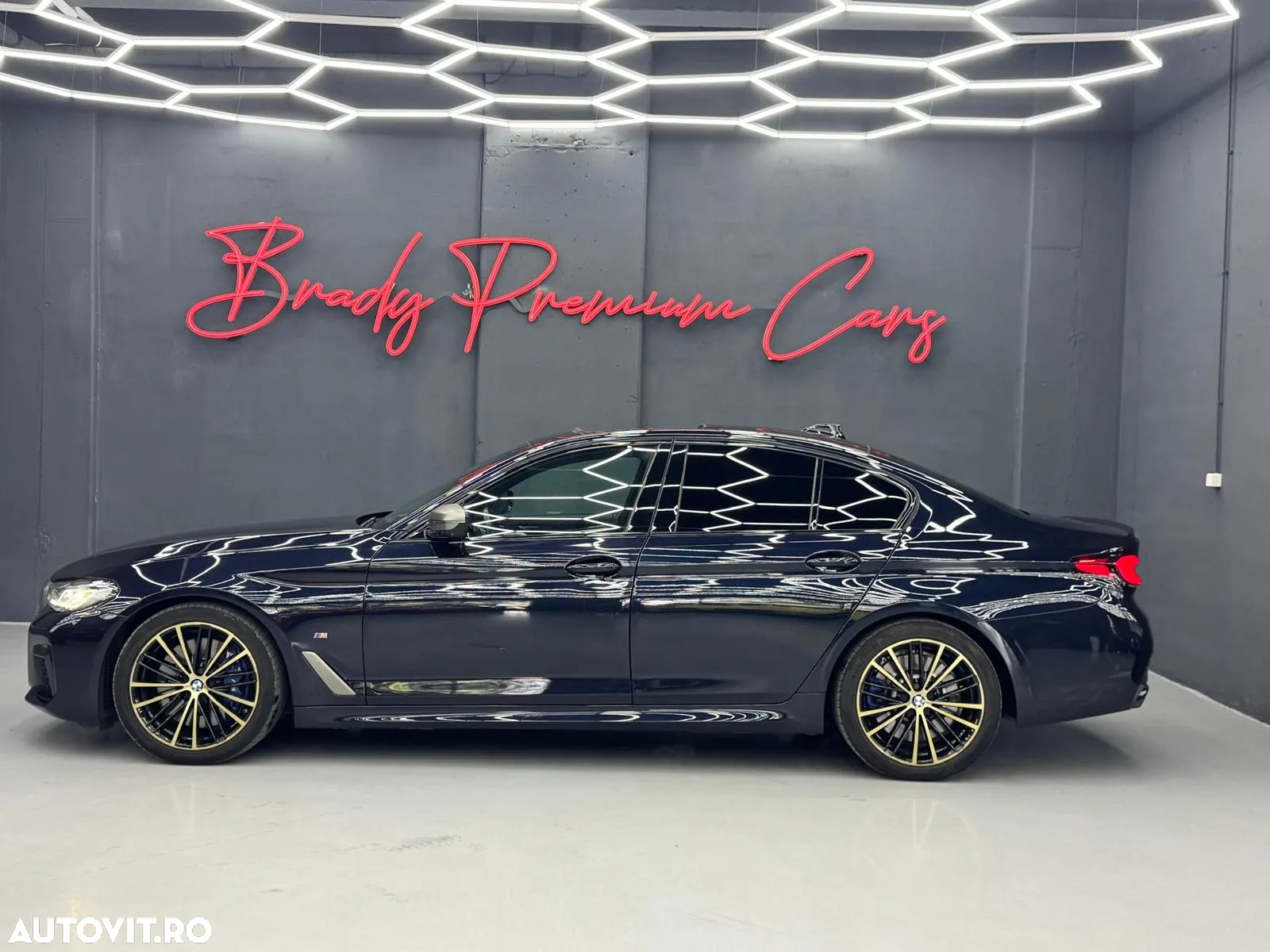 BMW M5 M550i xDrive AT - 3