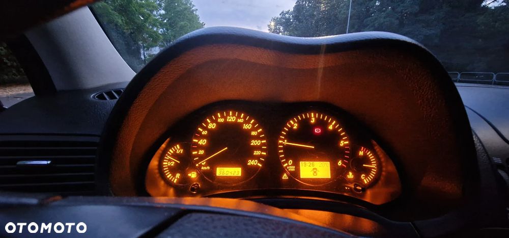 Toyota Avensis - 15