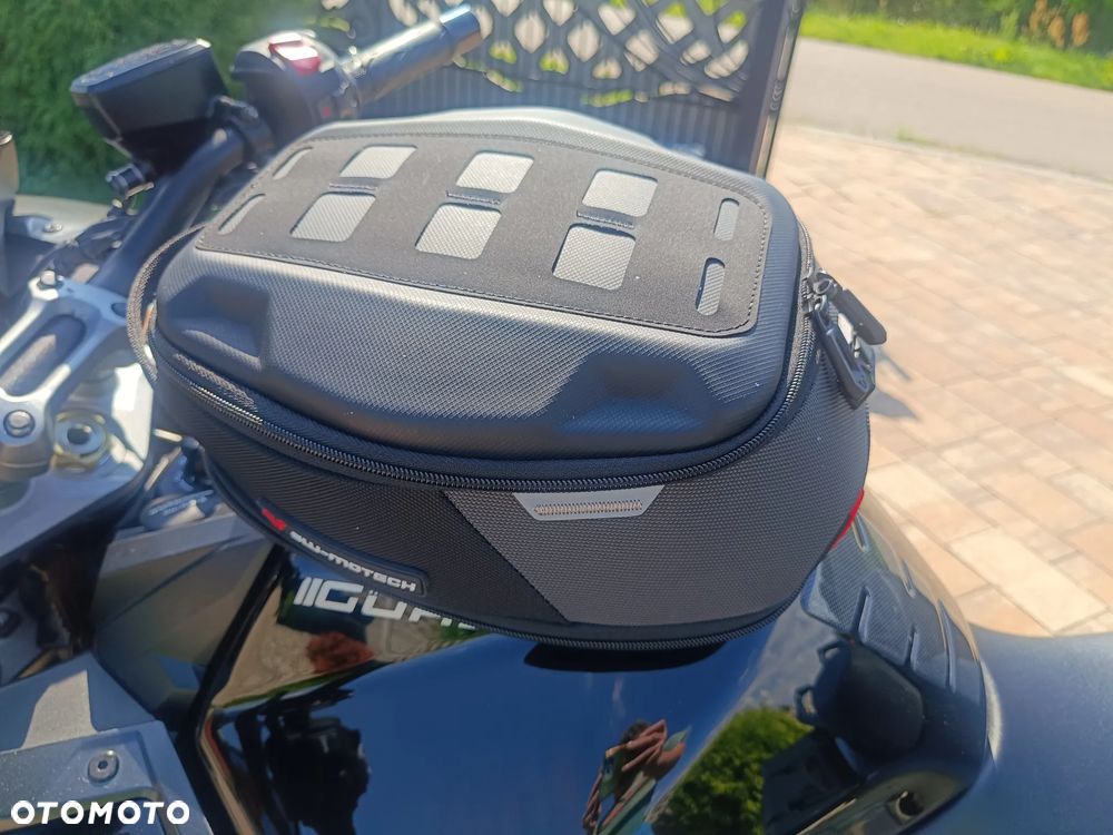Suzuki GSX 1000 - 27