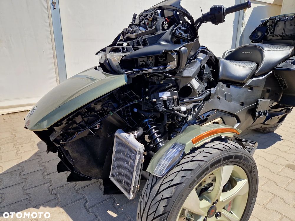 Can-Am Spyder - 14