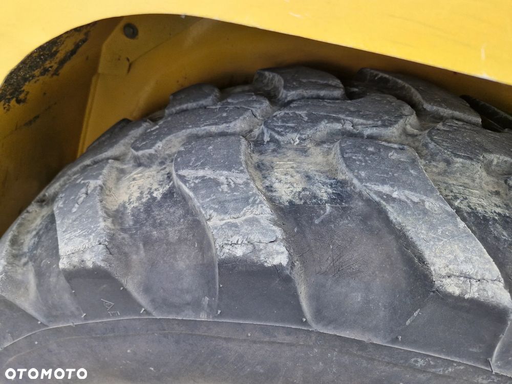 Caterpillar 906 - 10