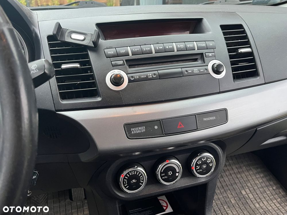 Mitsubishi Lancer 1.6 Inform - 9