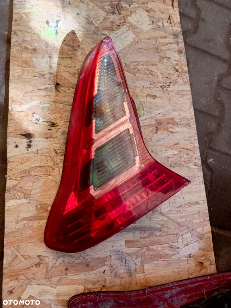 LAMPA TYLNA PRAWA LUB LEWA CITROEN C4 9646801677 - 3