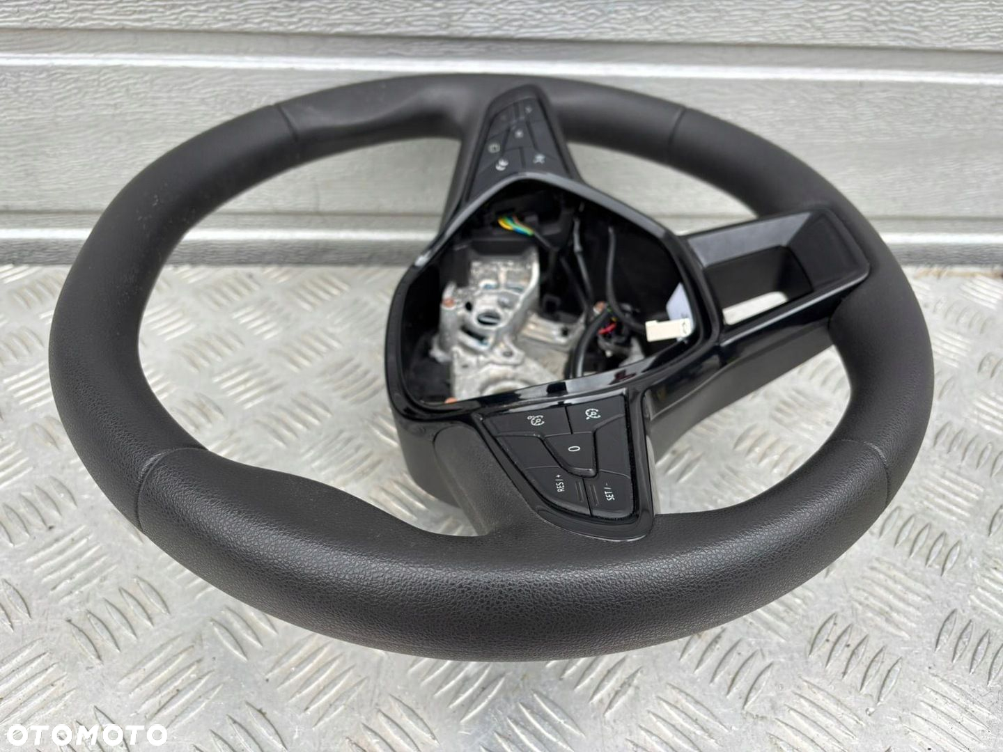 RENAULT TRAFIC IV KIEROWNICA MULTIFUNKCJA 2022R. - 2