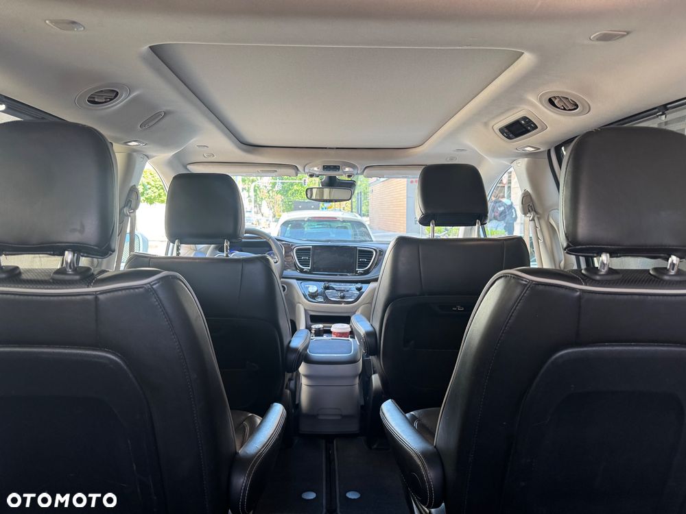 Chrysler Pacifica - 30