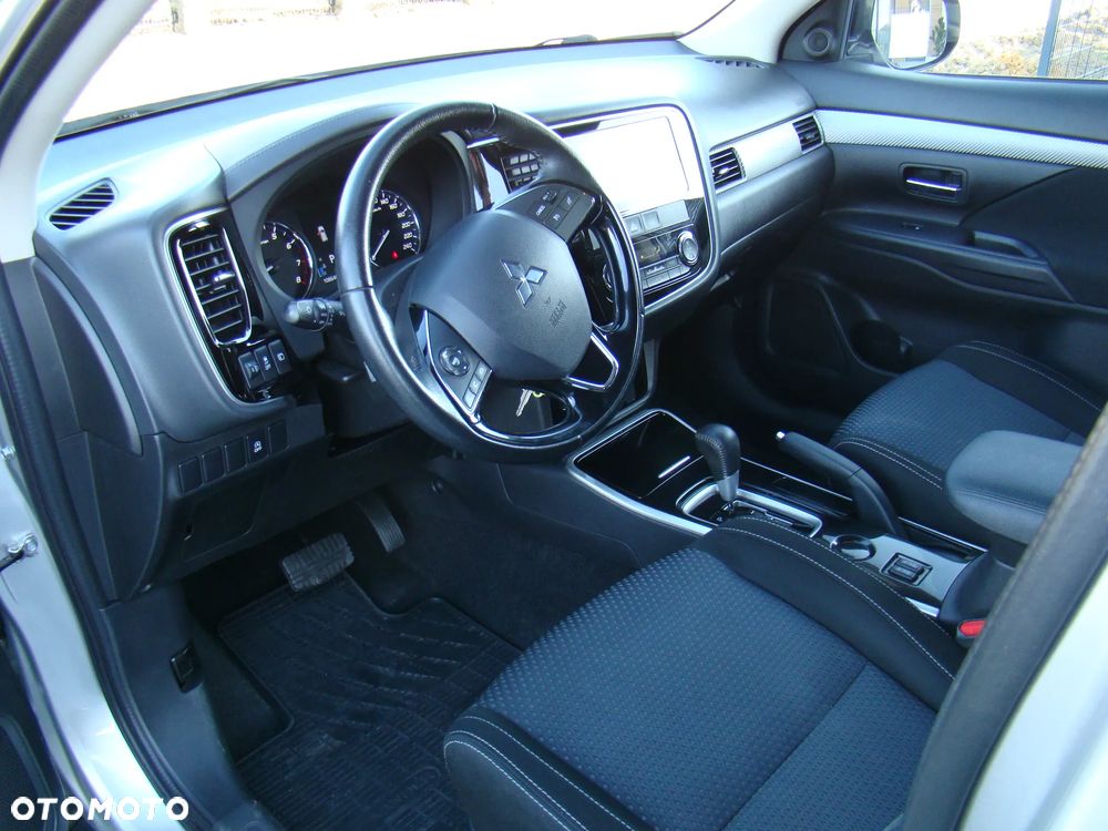 Mitsubishi Outlander 2.0 2WD CVT Diamant - 19