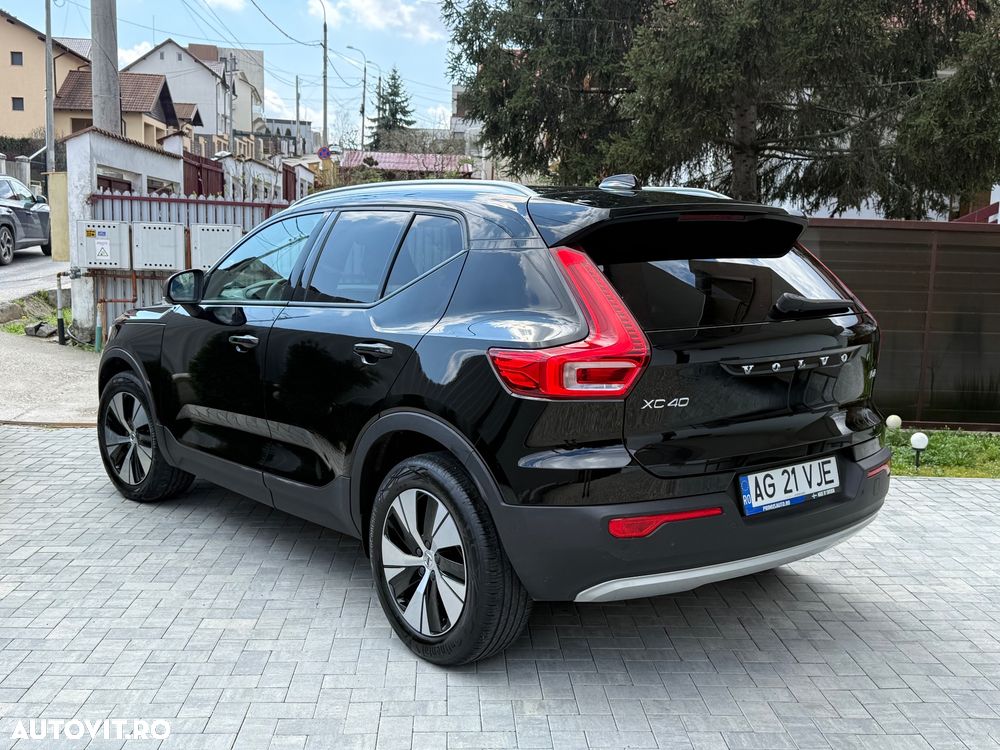 Volvo XC 40 B4 AT8 Mild Hybrid Momentum Pro - 2