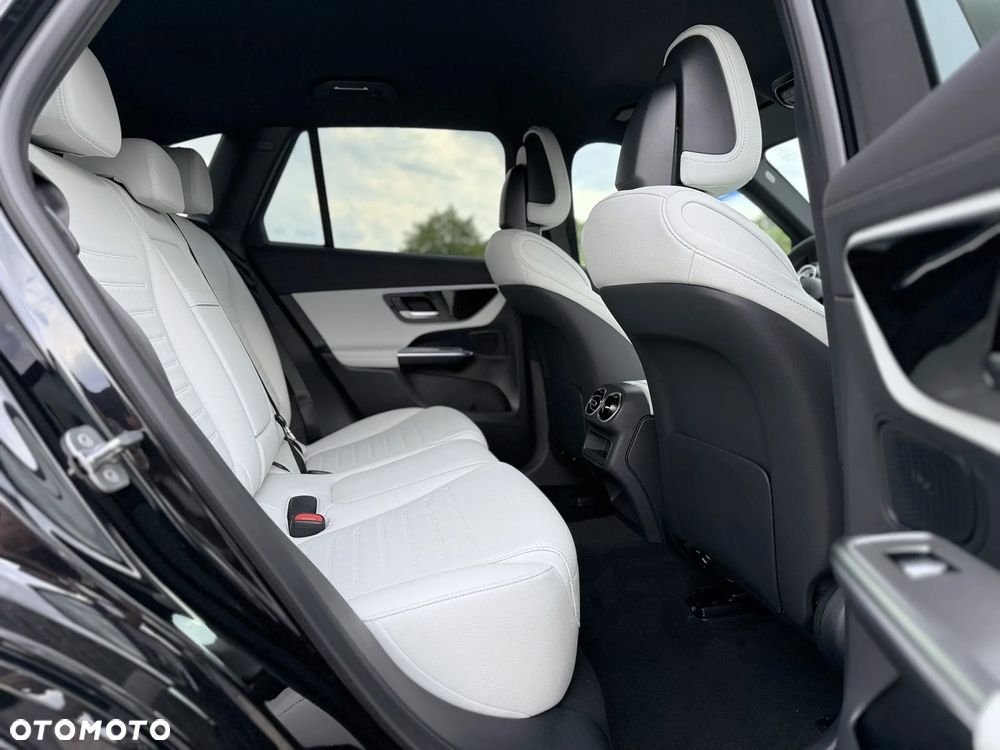 Mercedes-Benz GLC - 30
