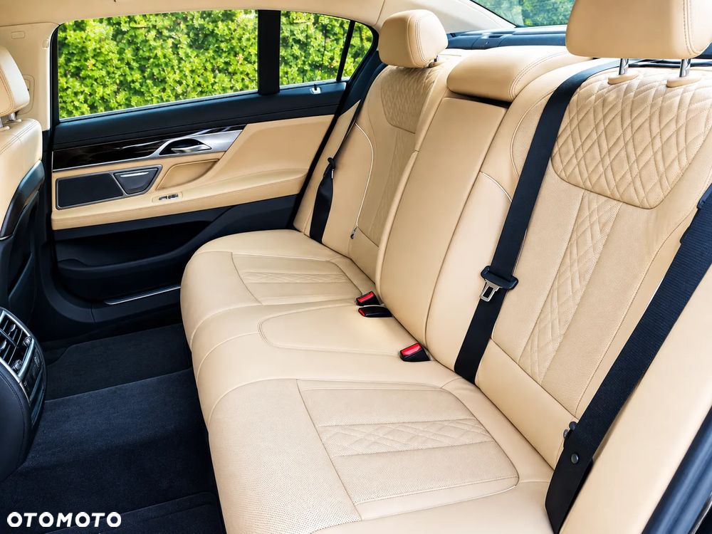 BMW Seria 7 750Li xDrive - 8