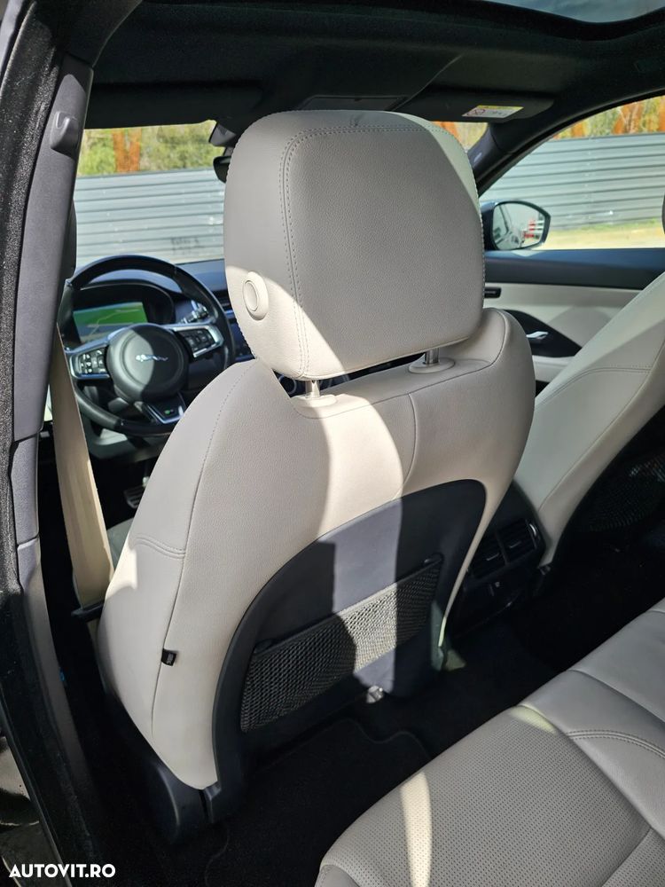 Jaguar E-Pace P250 AWD R-Dynamic Black - 33