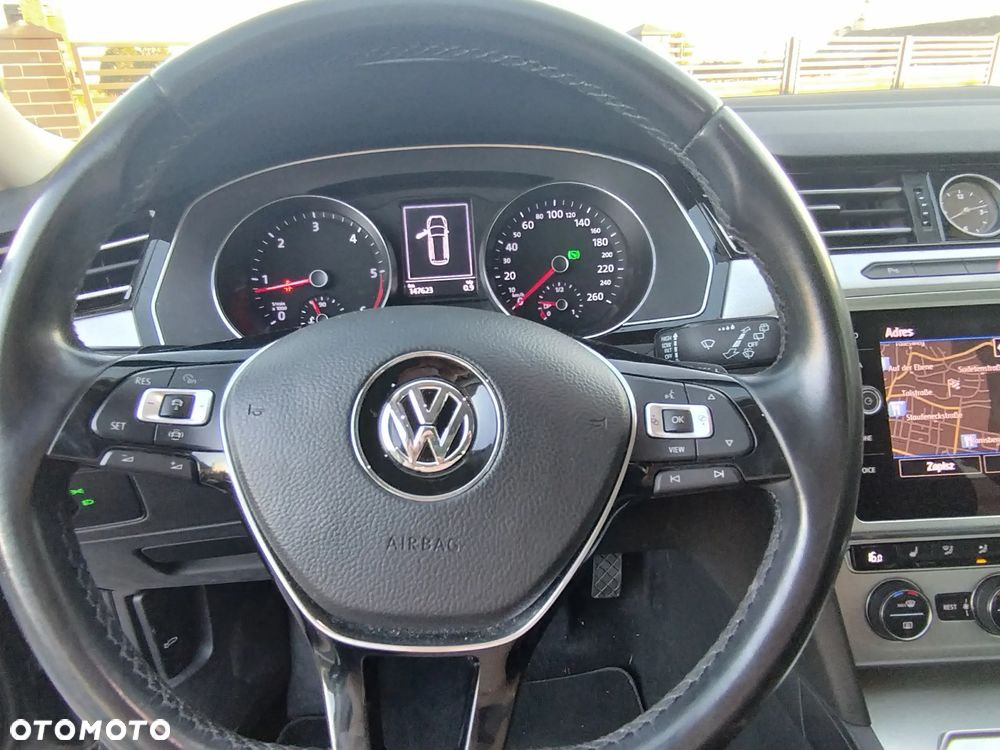 Volkswagen Passat ver-variant-2-0-tdi-scr-dsg-bluemotion-comfortline - 23