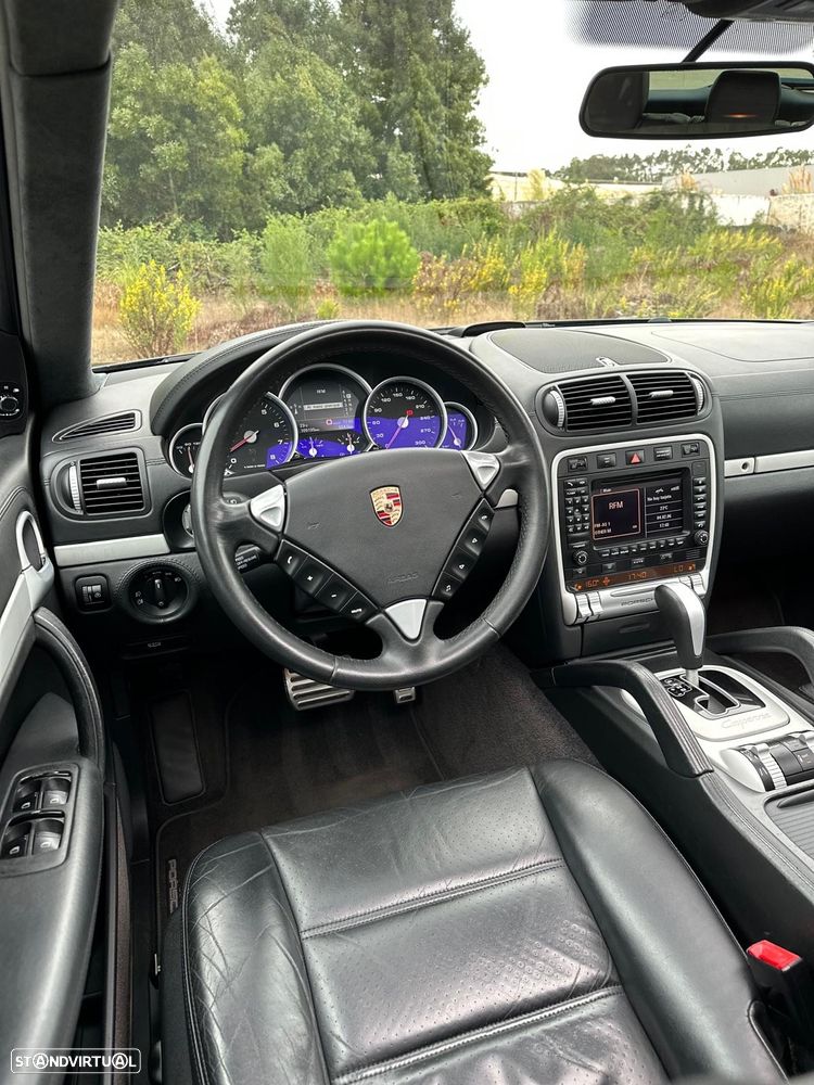 Porsche Cayenne Turbo - 17