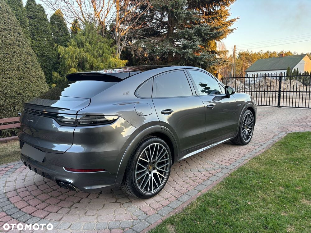 Porsche Cayenne Coupe E-Hybrid - 3